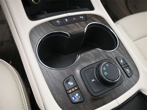 Used 2023 GMC Acadia Denali image 25