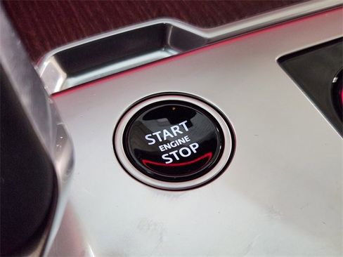 Used 2023 Land Rover Range Rover SE image 20