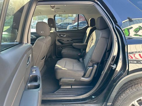 Used 2021 Chevrolet Traverse LT image 15