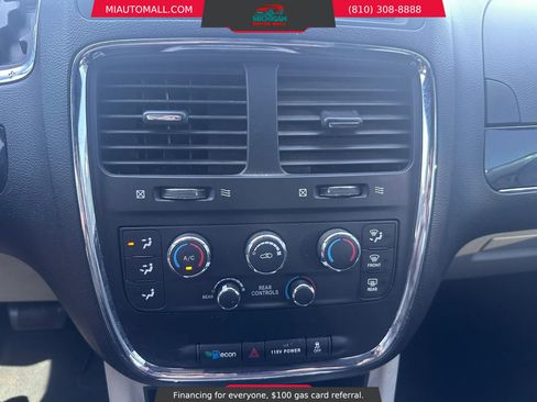 Used 2017 Dodge Grand Caravan SXT w/ Rear Park Assist Package FWD image 15