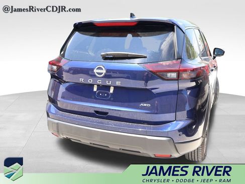Used 2025 Nissan Rogue SV AWD/4WD image 13
