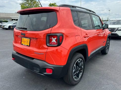 Used 2016 Jeep Renegade Trailhawk w/ Premium Trailhawk Package AWD/4WD image 3
