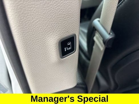 Used 2023 Chrysler Pacifica Touring-L FWD image 29