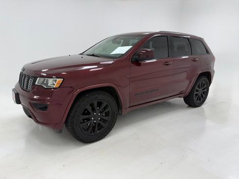Used 2017 Jeep Grand Cherokee Altitude image 5