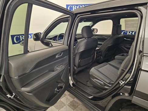 New 2026 Jeep Grand Cherokee L Laredo image 34