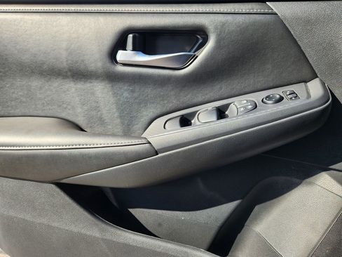 Used 2025 Nissan Sentra SV image 24