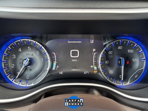 Used 2021 Chrysler Pacifica Touring image 11