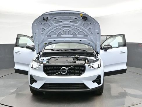 New 2026 Volvo XC40 B5 Plus w/ Protection Package Premier AWD/4WD image 53
