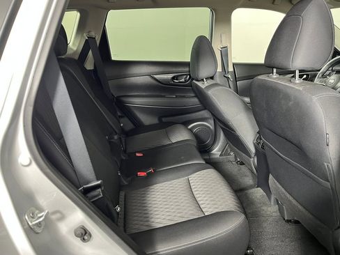 Used 2020 Nissan Rogue SV image 15