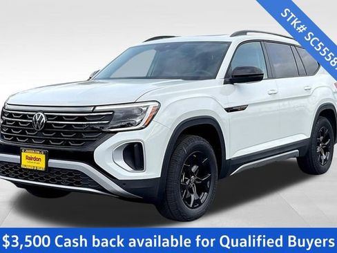 New 2025 Volkswagen Atlas Peak Edition SE image 2