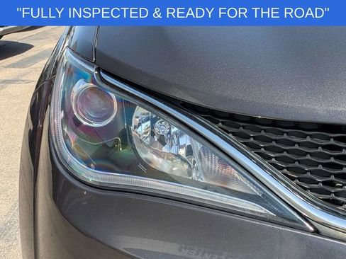 Used 2020 Chrysler Pacifica Touring FWD image 6
