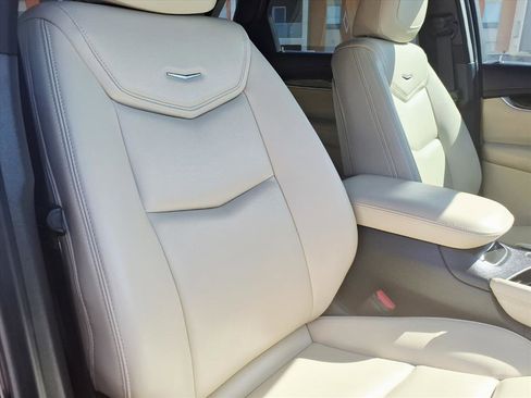 Used 2017 Cadillac XT5 FWD image 12