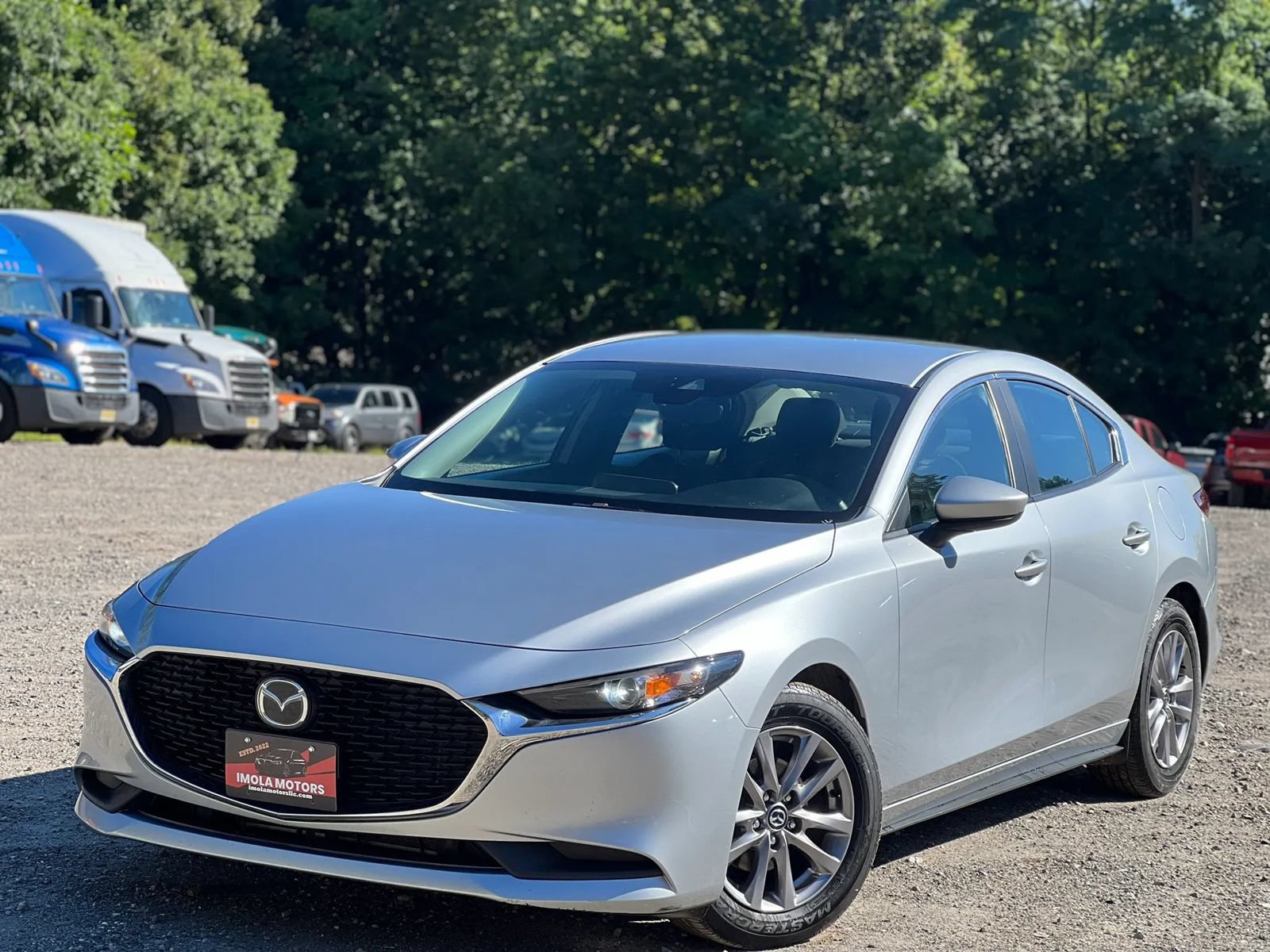 Used 2020 MAZDA MAZDA3 Sedan FWD image 2