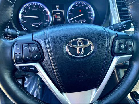 Used 2015 Toyota Highlander XLE image 18