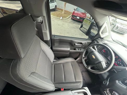 Used 2024 Chevrolet Silverado 2500 Custom w/ Custom Value Package image 25