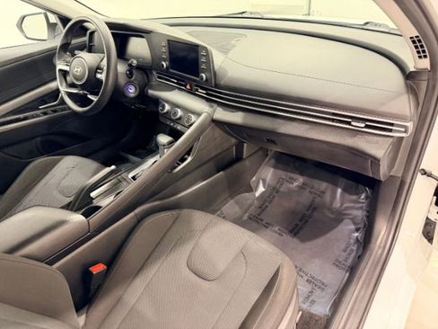 Used 2024 Hyundai Elantra SE image 29