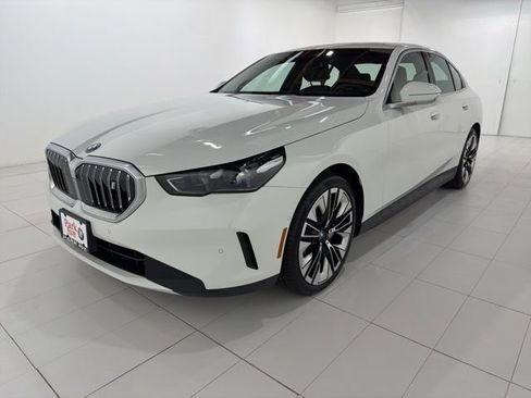 Used 2025 BMW i5 xDrive40 w/ Premium Package image 1