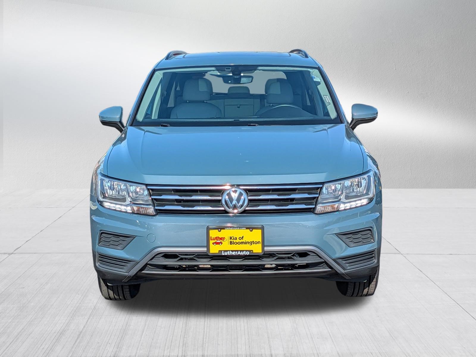 Used 2020 Volkswagen Tiguan SE w/ Panoramic Sunroof Package AWD/4WD image 2