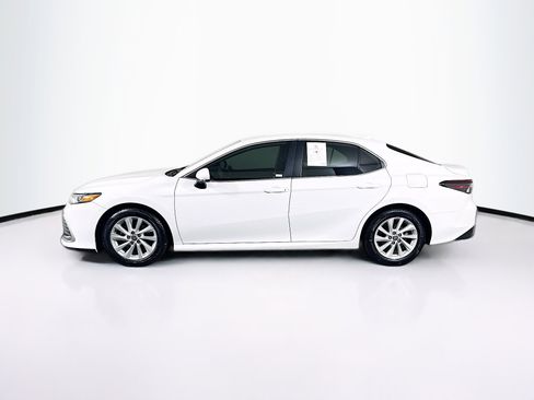 Used 2022 Toyota Camry LE image 4