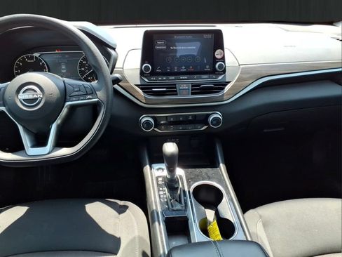 Used 2024 Nissan Altima 2.5 SV FWD image 18