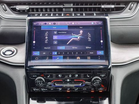 Certified 2024 Jeep Grand Cherokee L Limited w/ Luxury Tech Group II image 17