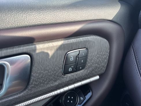 Certified 2025 Ford Explorer Platinum w/ LUX Leather Package image 8