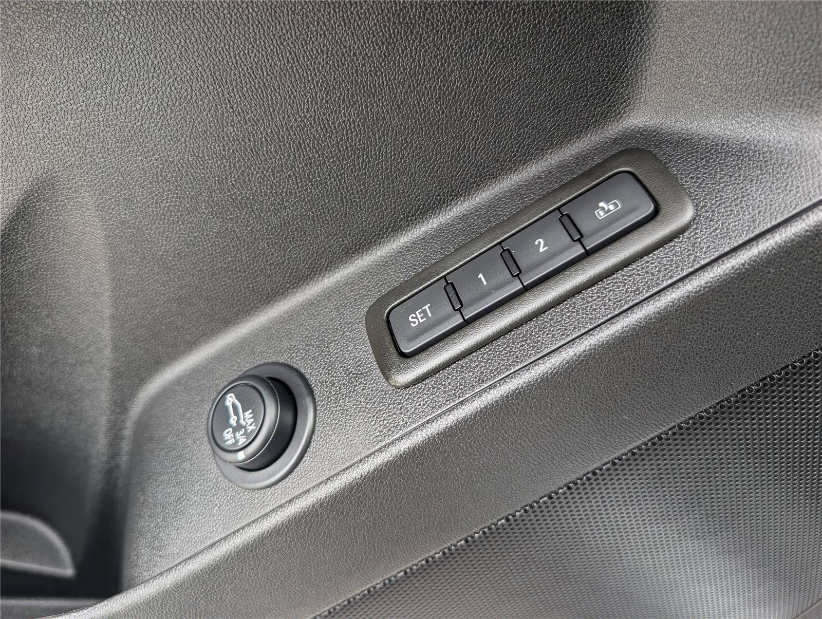 Used 2024 Chevrolet Equinox Premier AWD/4WD image 22