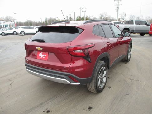 Certified 2025 Chevrolet Trax LT image 5