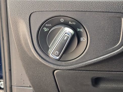 Certified 2021 Volkswagen Atlas Cross Sport SE image 28