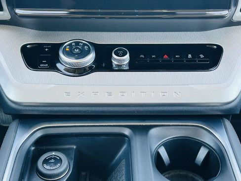 Used 2025 Ford Expedition Active AWD/4WD image 28