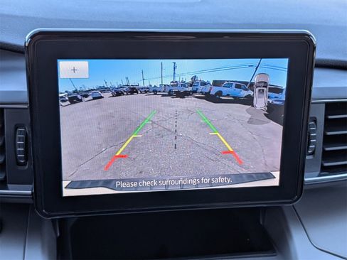 Used 2022 Ford Explorer XLT w/ Equipment Group 202A image 18