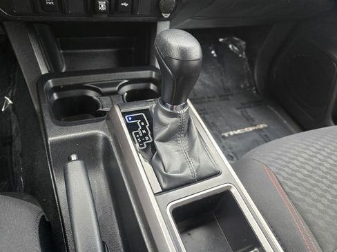 Certified 2023 Toyota Tacoma SR5 AWD/4WD image 23