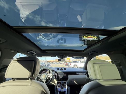 Used 2020 Porsche Cayenne AWD image 32