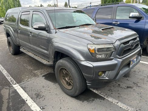 Used 2015 Toyota Tacoma 4x4 Double Cab w/ TRD Sport Package image 4
