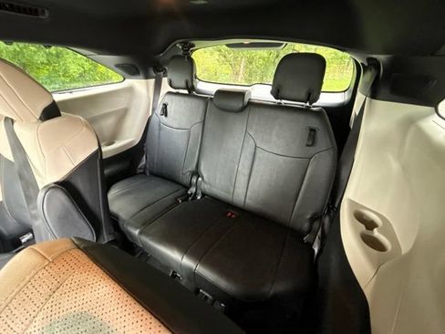 Used 2025 Toyota Sienna Platinum AWD/4WD image 36
