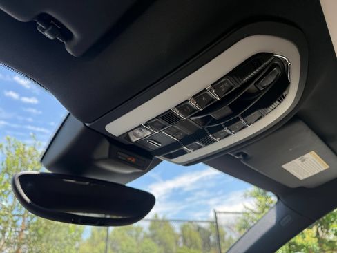 Certified 2017 Porsche Macan AWD/4WD image 17