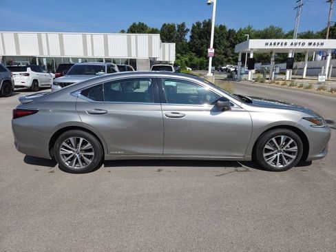 Used 2019 Lexus ES 300h w/ Accessory Package 2 FWD image 5
