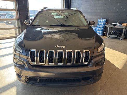 Used 2016 Jeep Cherokee Latitude w/ Cold Weather Group image 4