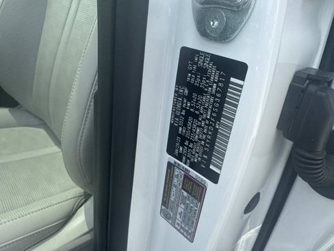 Used 2025 Kia Sorento SX AWD/4WD image 16