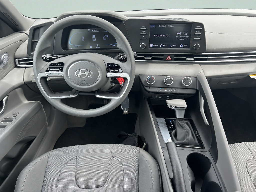 New 2026 Hyundai Elantra SE FWD image 18