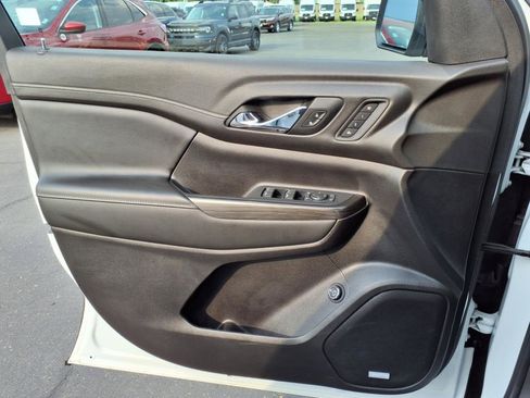 Used 2022 GMC Acadia SLT w/ Technology Package image 16