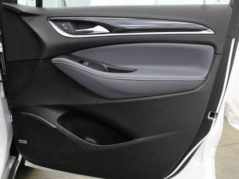 Used 2020 Buick Enclave Essence w/ Sound and Sites Package image 25