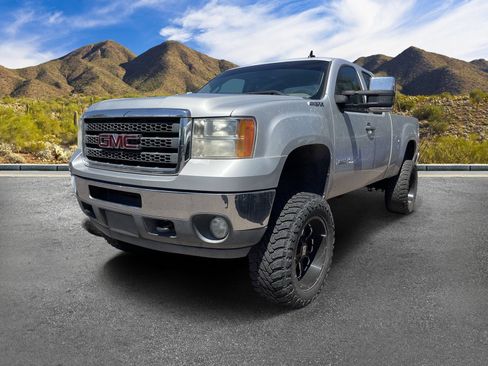 Used 2011 GMC Sierra 2500 SLE AWD/4WD image 2