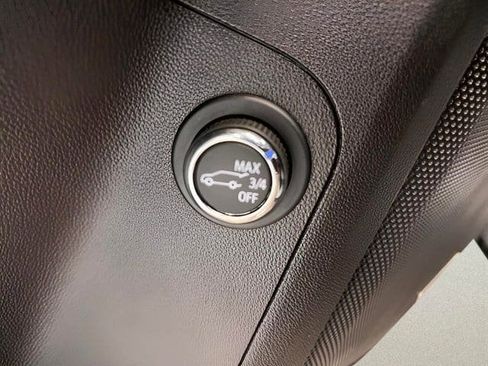 Certified 2023 GMC Acadia SLT image 17