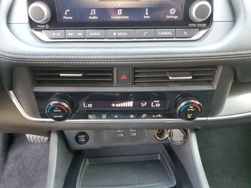 Certified 2025 Nissan Rogue SV AWD/4WD image 30