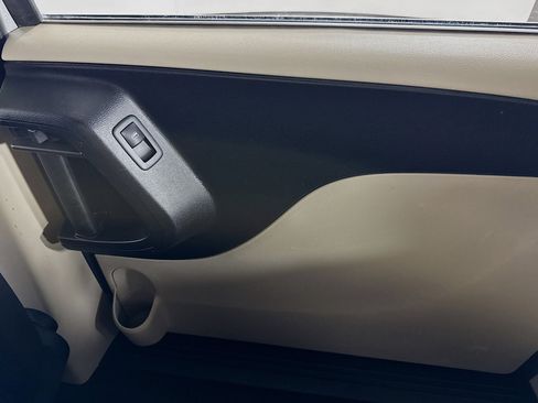Used 2018 Dodge Grand Caravan SE w/ UConnect Hands-Free Group FWD image 24