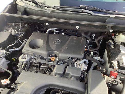 Used 2022 Toyota RAV4 XLE Premium image 11