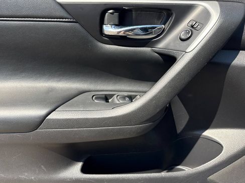 Used 2018 Nissan Altima 2.5 SL FWD image 11
