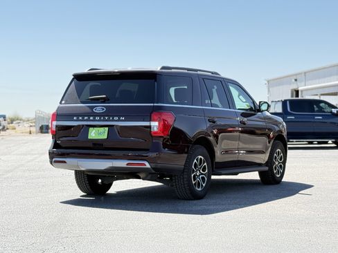 Used 2024 Ford Expedition XLT image 5