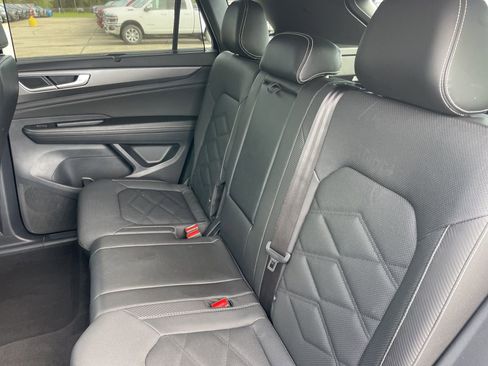 Used 2025 Volkswagen Atlas Cross Sport SE image 12